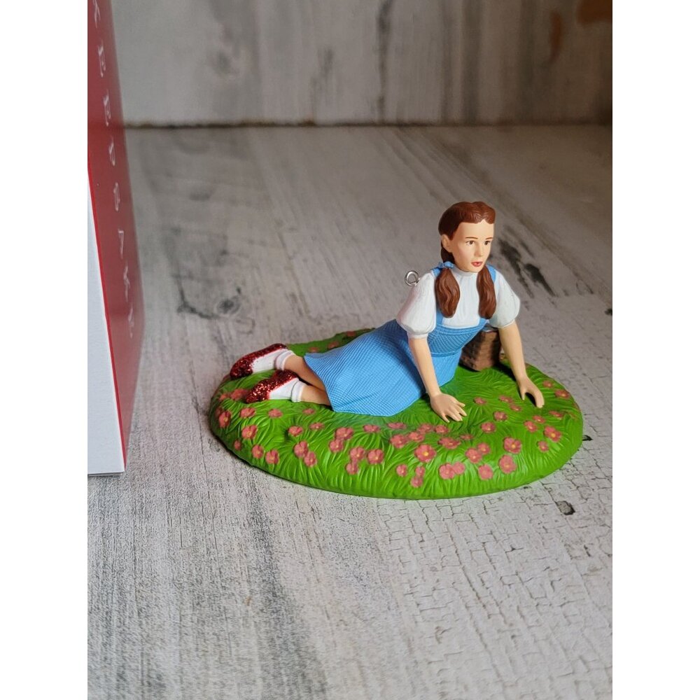 Hallmark under the poppies‎ spell Wizard of Oz or the ornaments